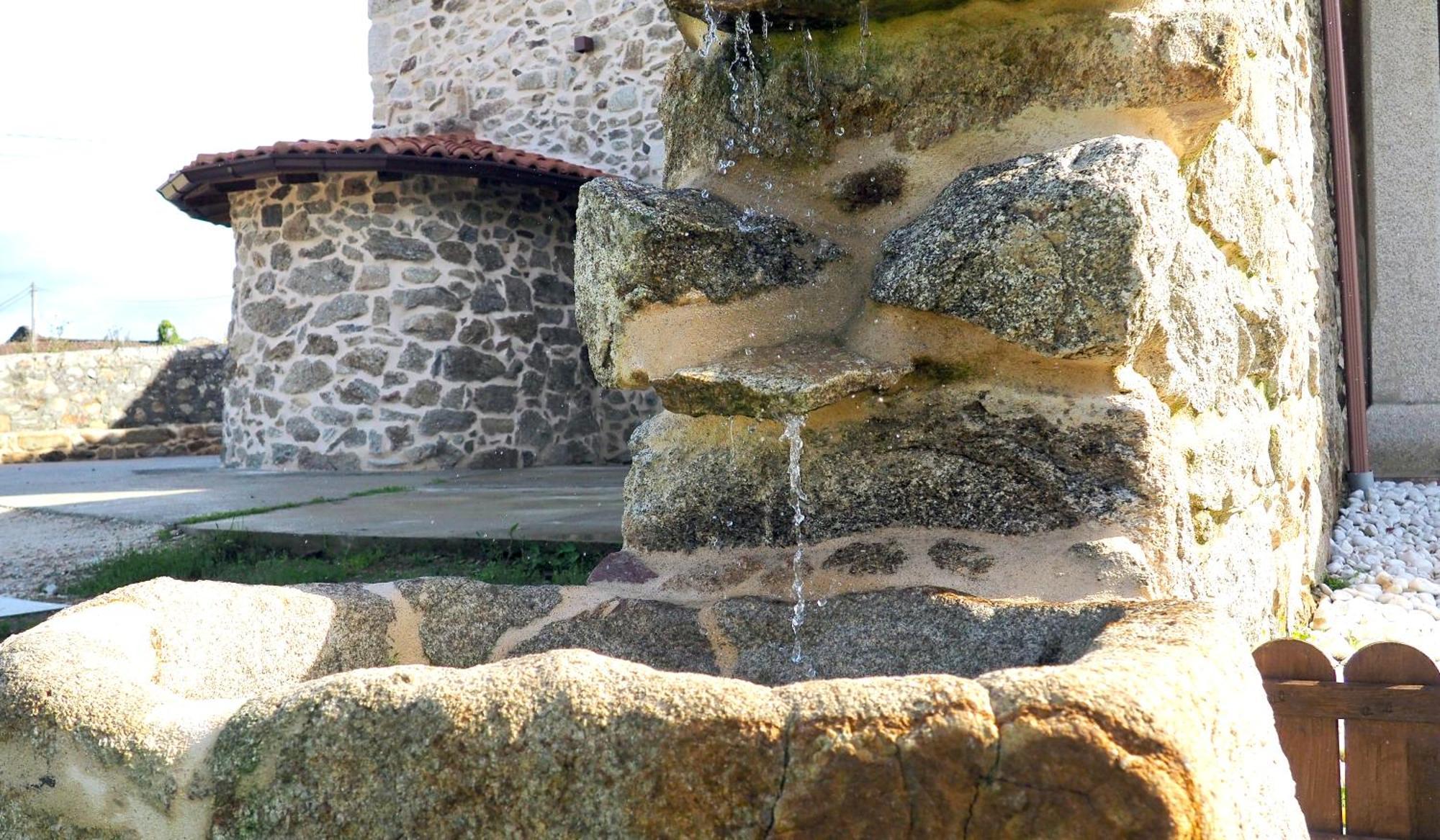 Apartamentos Muralla Sacra Sober Buitenkant foto