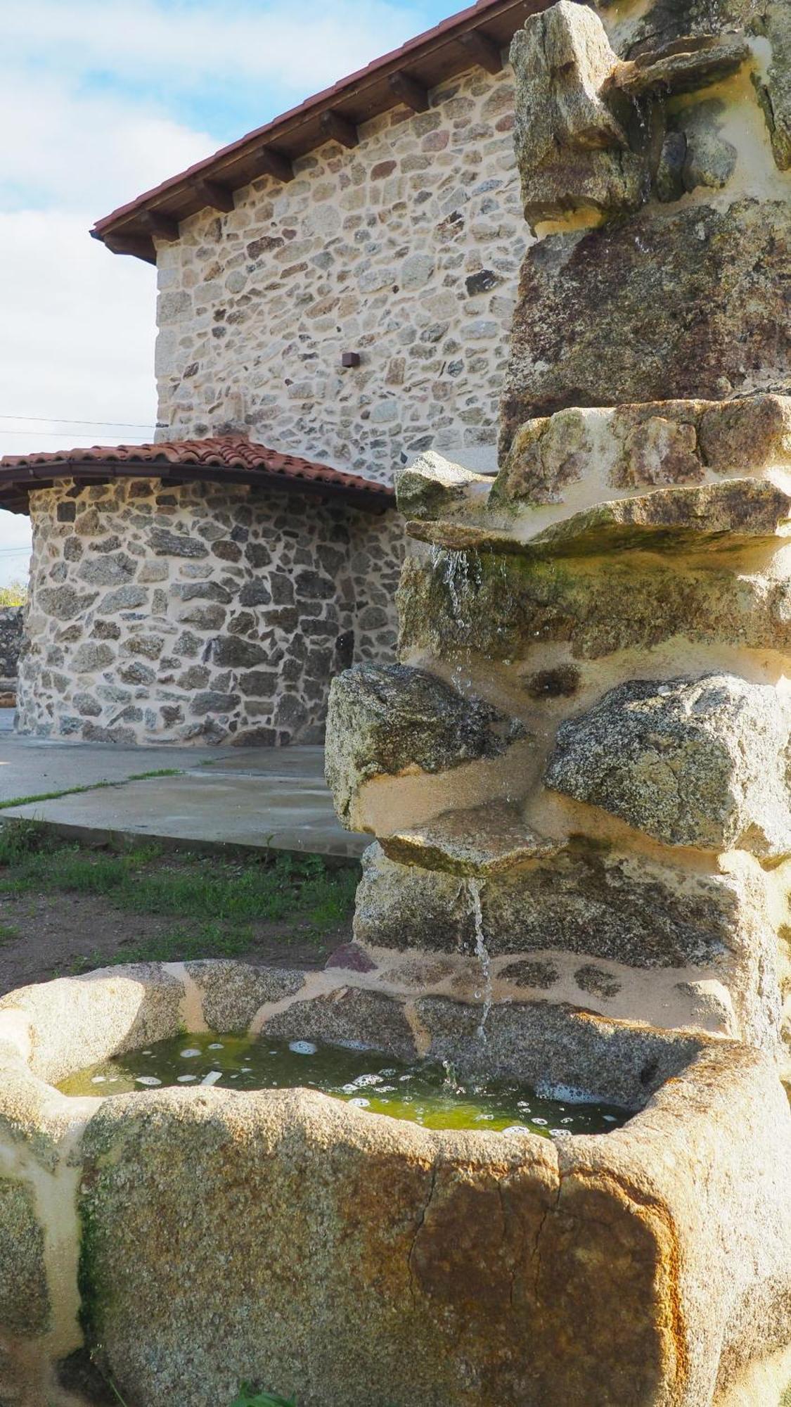 Apartamentos Muralla Sacra Sober Buitenkant foto