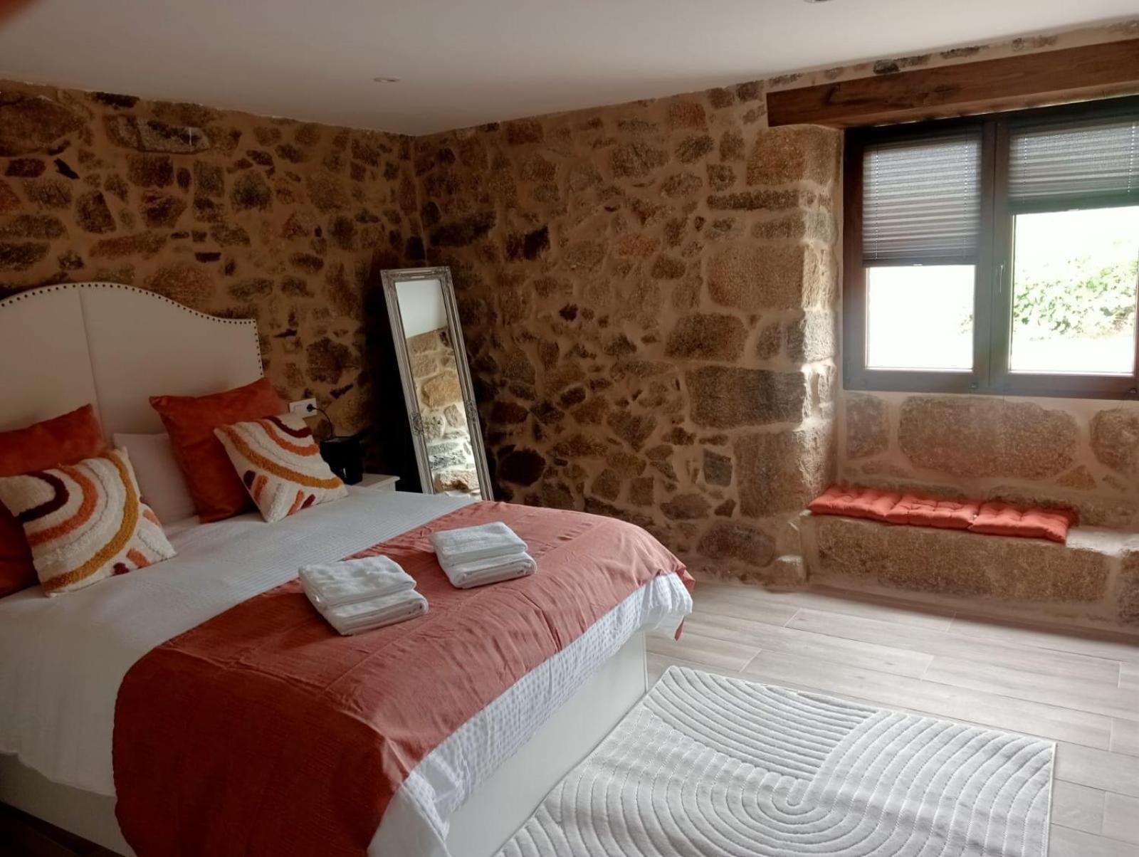 Apartamentos Muralla Sacra Sober Buitenkant foto